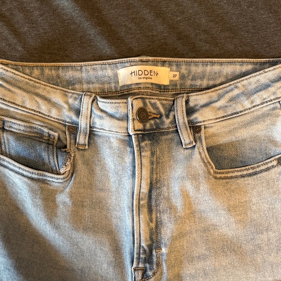 Hidden Light Wash Denim Jeans - Picture 2 of 3